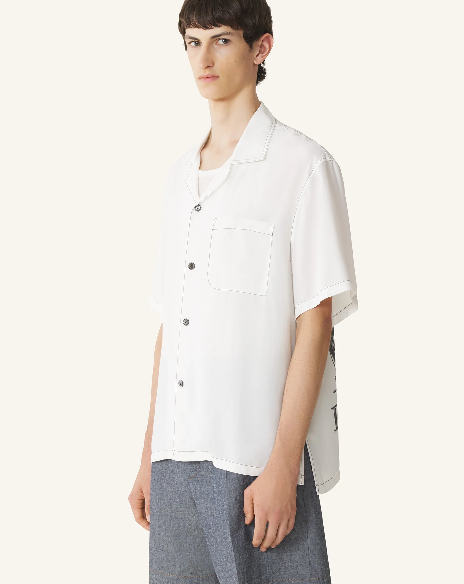 SHIRT WITH MOTHER AND CHILD PRINT ON THE BACK - Image 3
