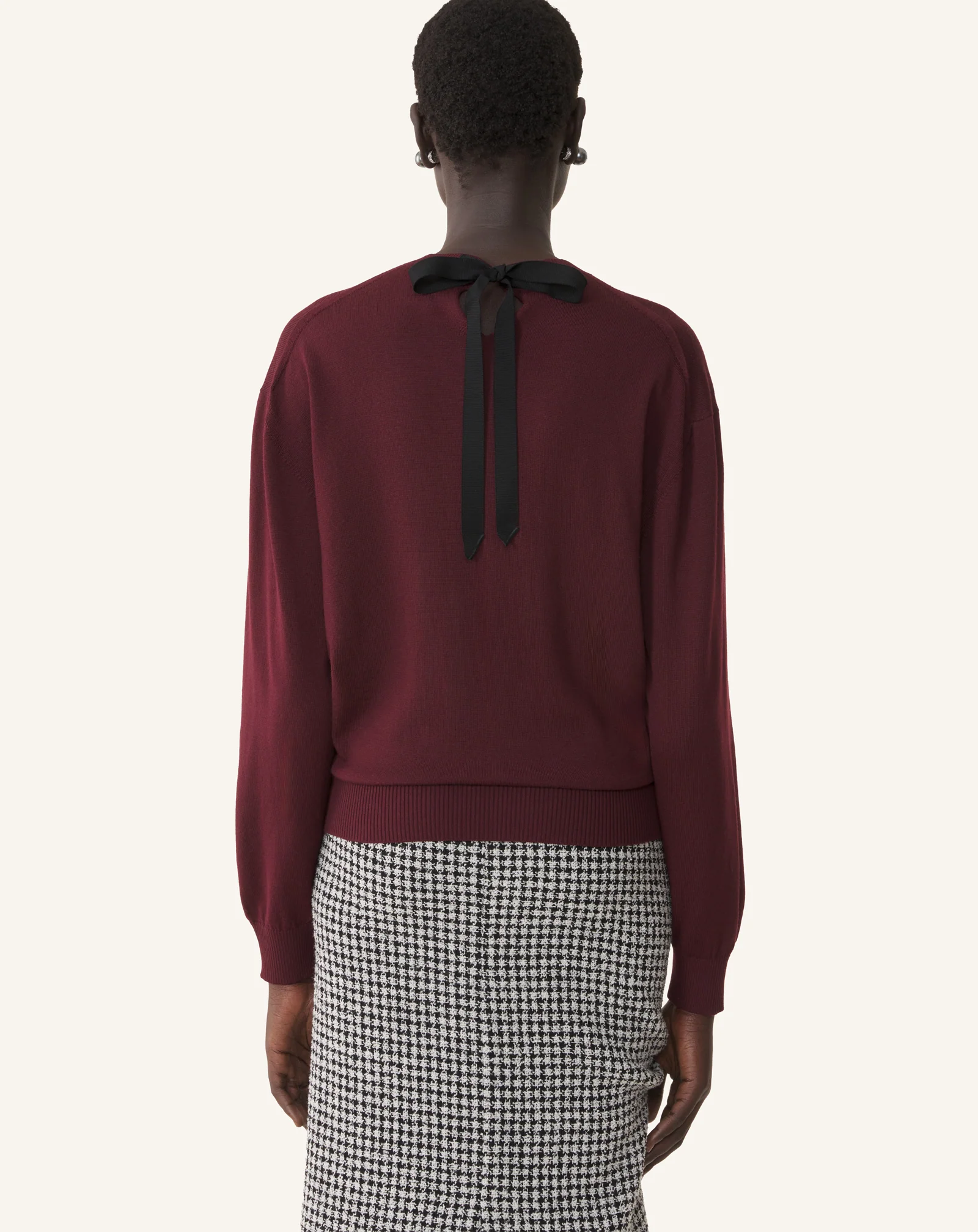 V-NECK MERINO SWEATER WITH GROSGRAIN DETAIL - Image 4
